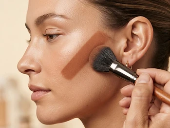 Lay bronzer in the hollow