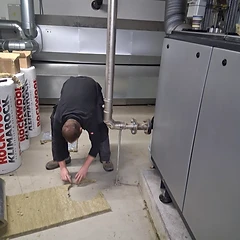 Instandhaltung an Lüftungsgeräten mit neuem Dämmmaterial