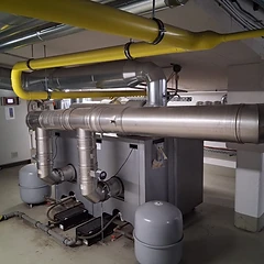 Anlagentechnik mit Gasleitung, Speicher und Lüftungskanälen