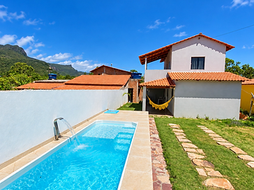 CASA COM PISCINA - VALE DO CAPÃO