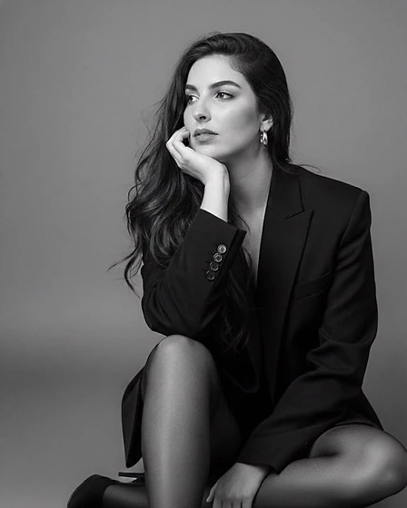 Sarah Fernandez — retrato em estúdio