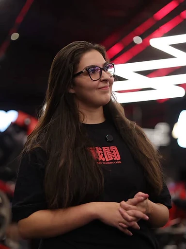 Sarah Fernandez na academia