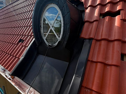 Plåtarbete runt takfönster