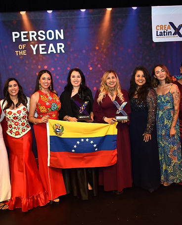 Galardonados con sus trofeos