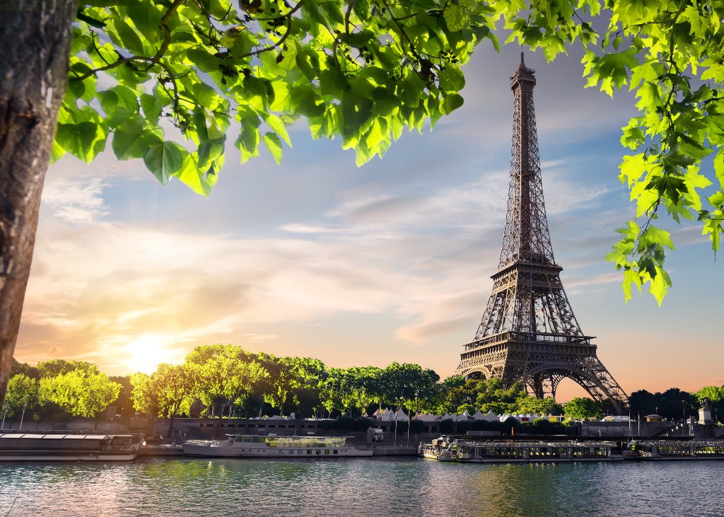 SUPERPOBYT - voyage en France, Tour Eiffel à Paris