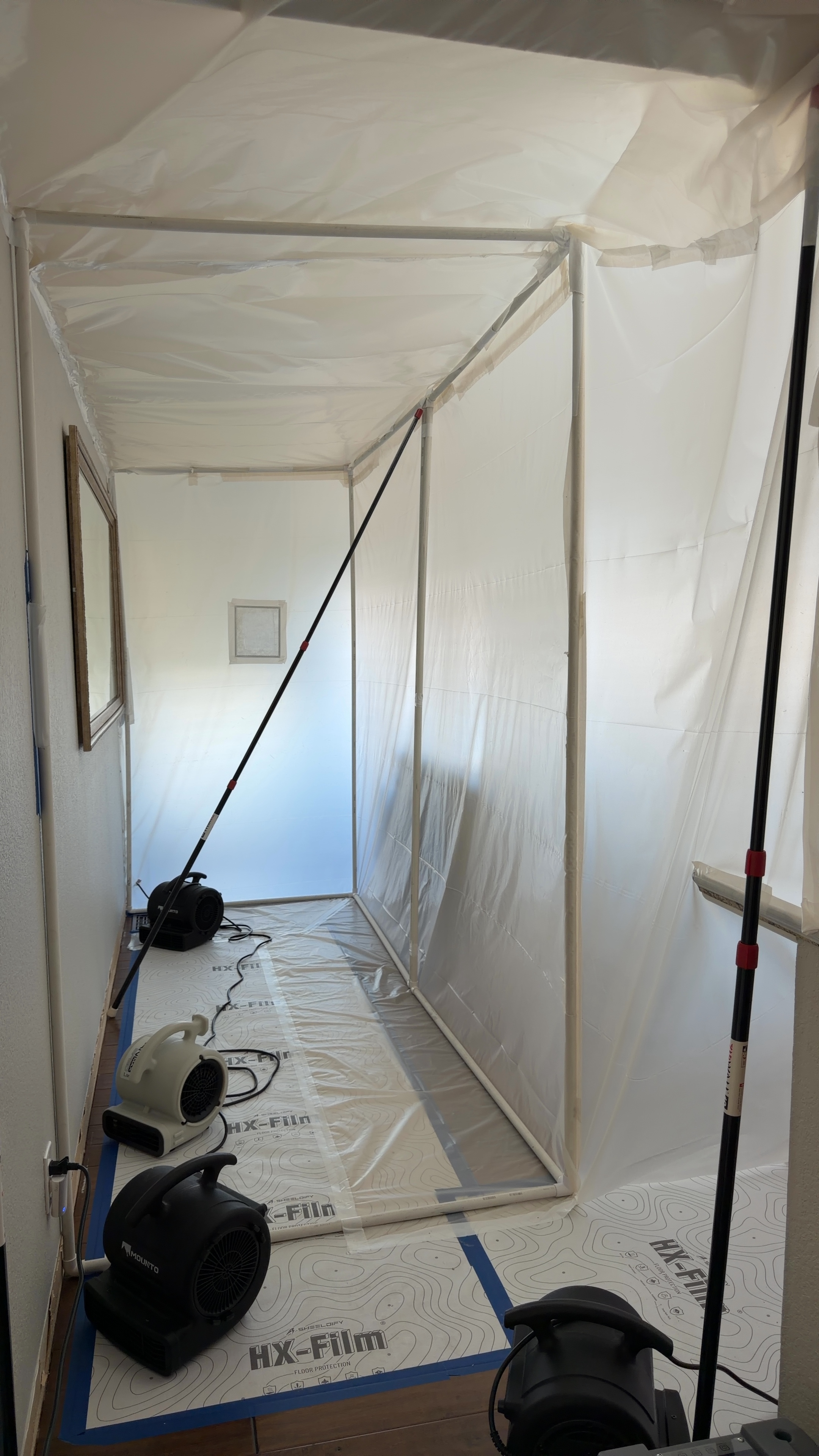 Containment tunnel with air movers