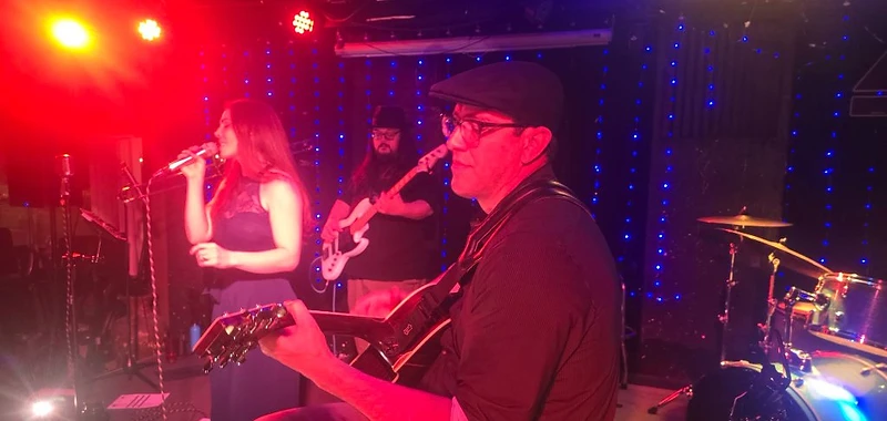 Emma & James live performance