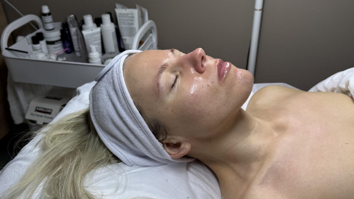 Facial massage · ICON Beauty Studio, Arlington Heights
