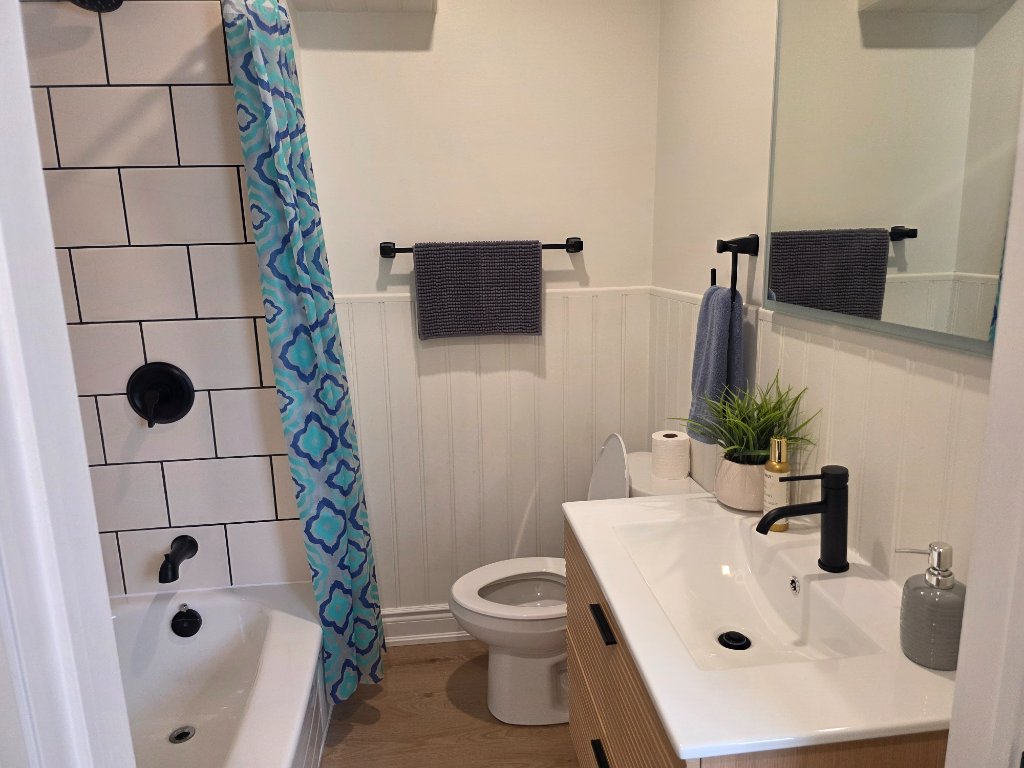 Full Bathroom