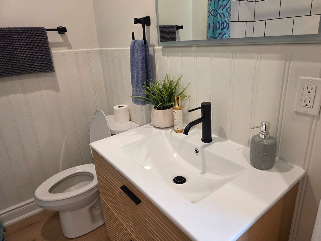 Full Bathroom