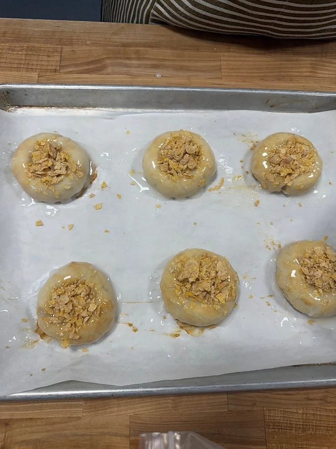 Raw cookie dough balls ready for the oven