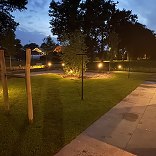 Voortuin met beplanting & verlichting