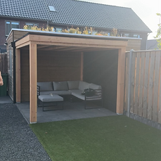Veranda met balklaag in het zicht