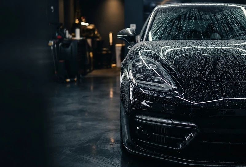 Glossy vehicle protected by a nano-ceramic coating