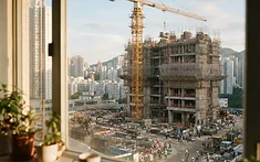 安達臣道首置盤重建風波：發展商與承建商法律糾紛拆解