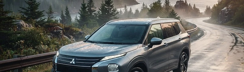 Mitsubishi à Lévis au coucher de soleil