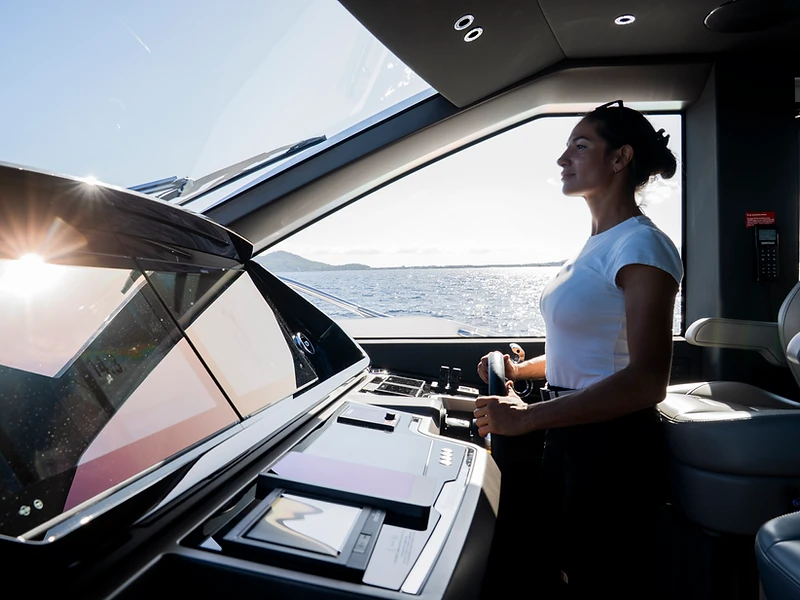 VIVORA at the helm