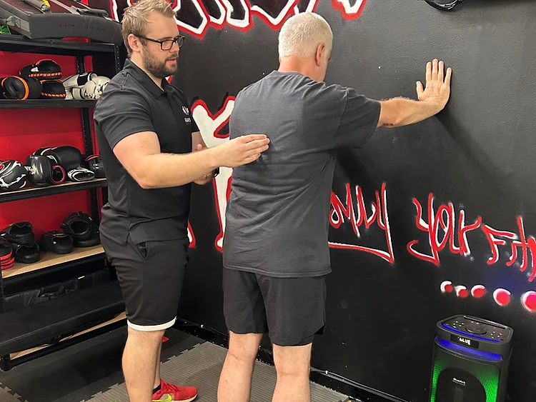 A Familia Fitness client training with coaching support