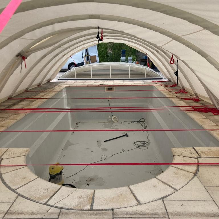 Piscine osmosée sous abri pendant traitement
