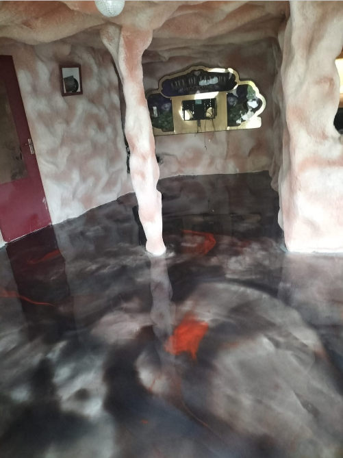 Sol époxy effet lave — intérieur themed