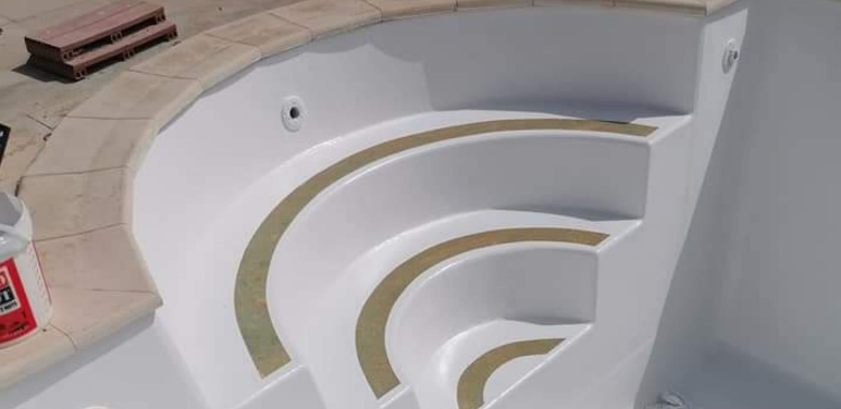 Réparation coque polyester piscine Perpignan 4