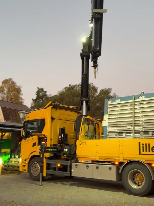 Tidig lastning och leverans av maskiner till Beijer Lidingö đ en Lillebil koâŠ