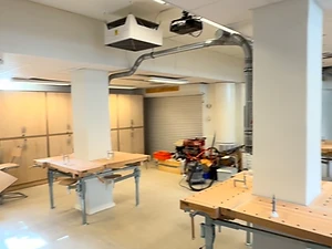 Nyinstallation av maskiner, spånsug, bänkar och skåp i en befintlig slöjdsal…