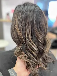 Sötét balayage melír