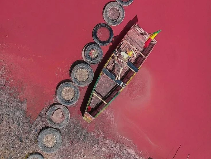 Lac Rose au coucher du soleil