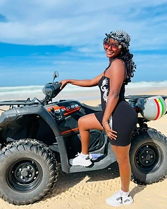 Balade à dos de dromadaire sur la plage
