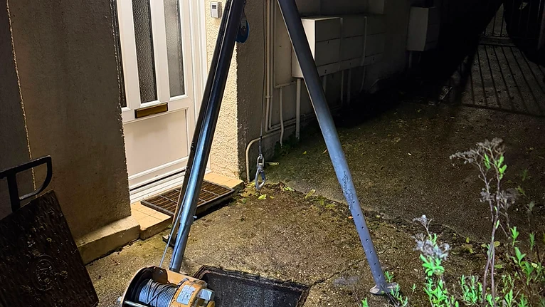Deep Manhole Emergency Repair — image 1