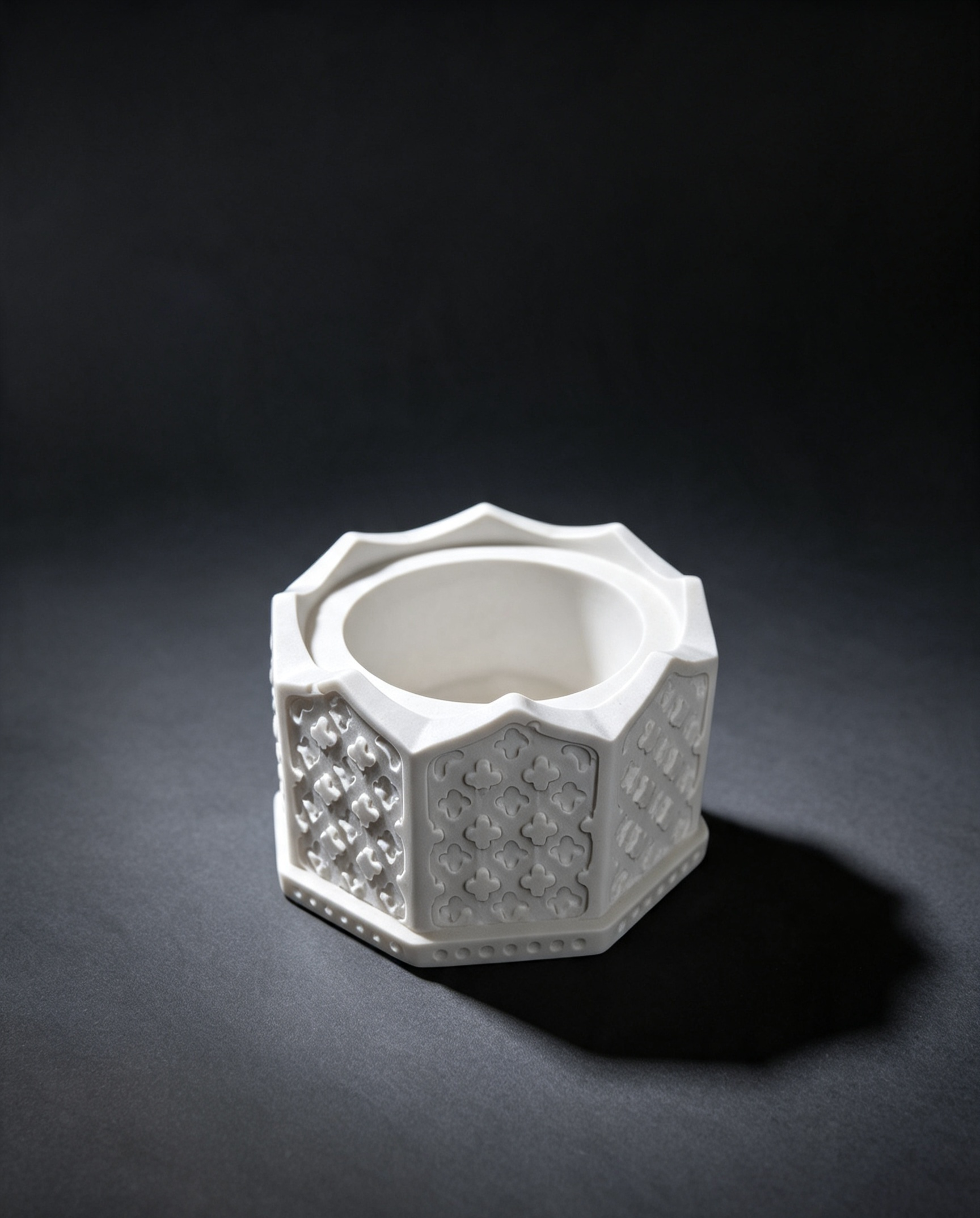 Crowned Octagonal Pot