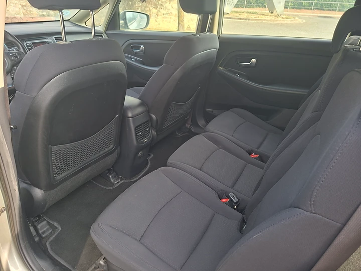 Kia Carens — foto 1