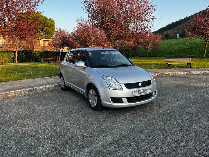 Suzuki SWIFT — foto 1