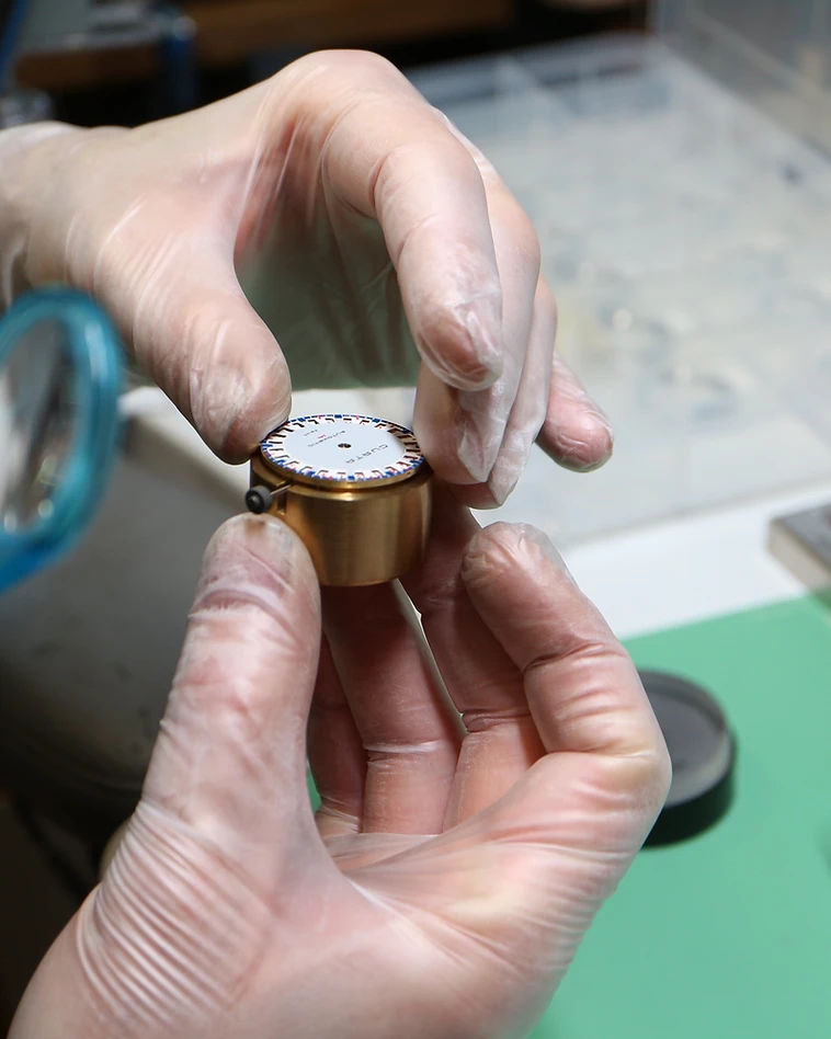 Uhrenwerkstatt — Arbeit am Uhrwerk
