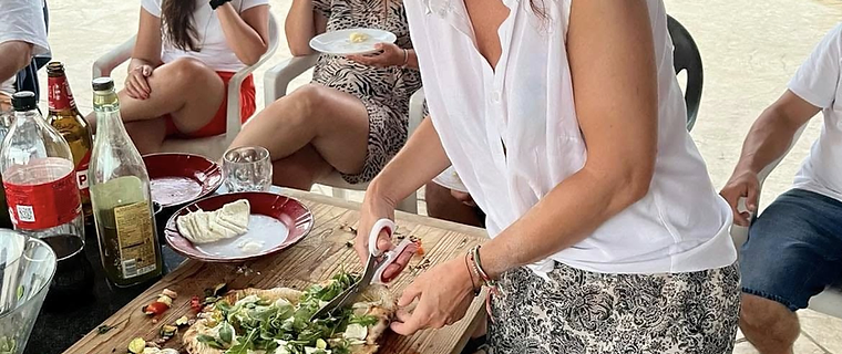 Wspólna kolacja i pizza na świeżym powietrzu