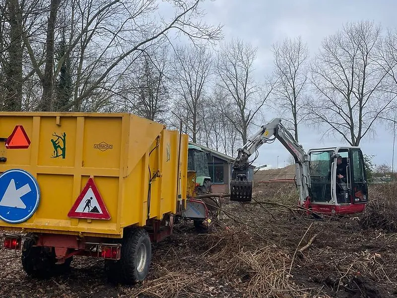 Herfstwerk: takken rooien en versnipperen — Bronneger Exclusive in Drenthe