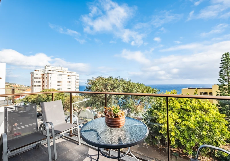 Caniço Skyline — Balcony & Sunset Views