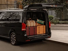 Mercedes Classe V — coffre ouvert avec bagages