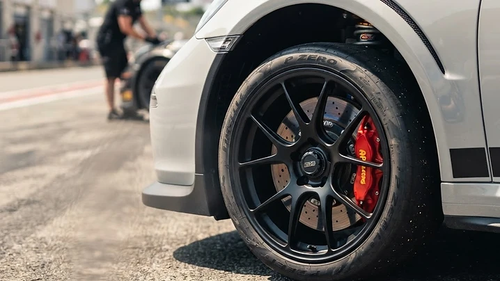 The Thermal Penalty: How Summer Heat Distorts Wheel Pressures, Suspension Geometry, and Grip