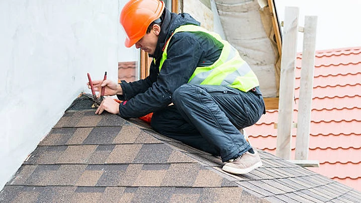 Roof Repair vs Roof Replacement: How to Choose the Right Solution