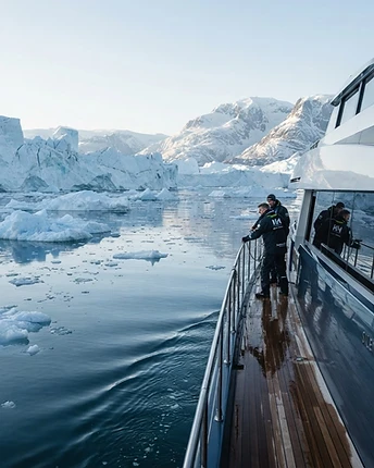 Glacial Hum: Navigating the Disko Bay Silence via Hybrid Current