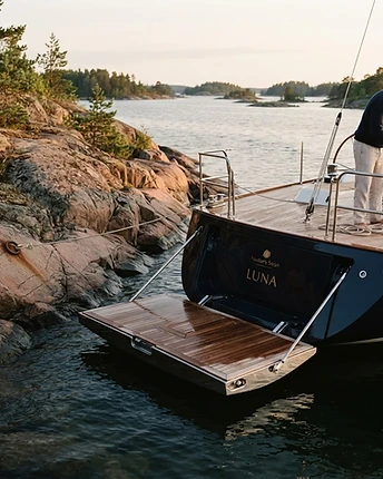 Granite Shelves and the Baltic Effervescence: A Sunset off Utö