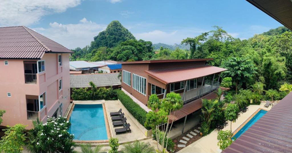Snow House Hotel pool
