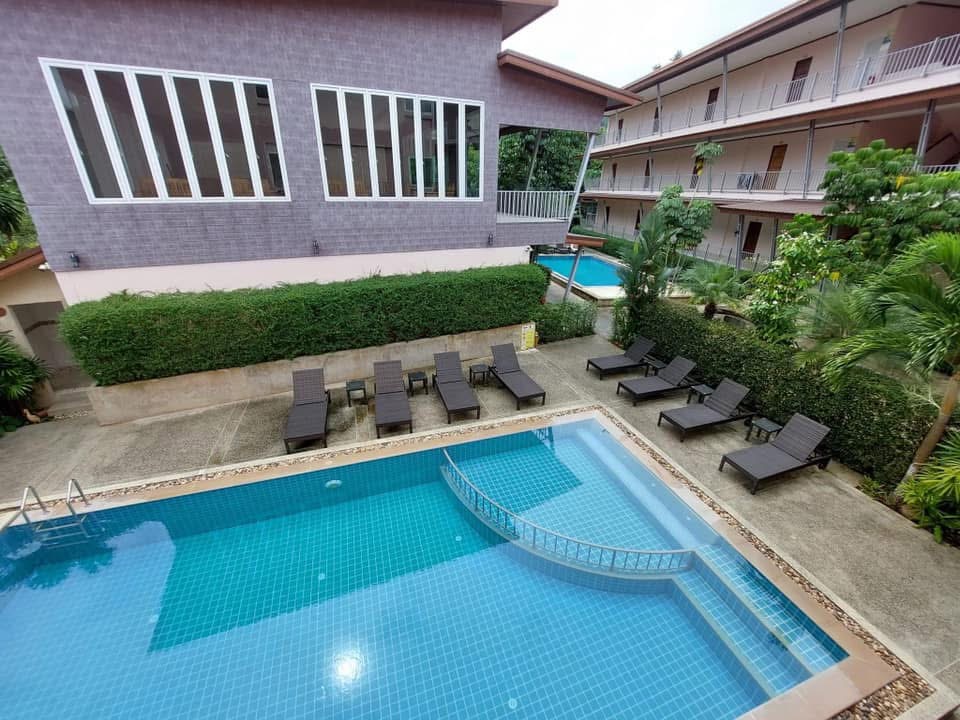 Pool by day