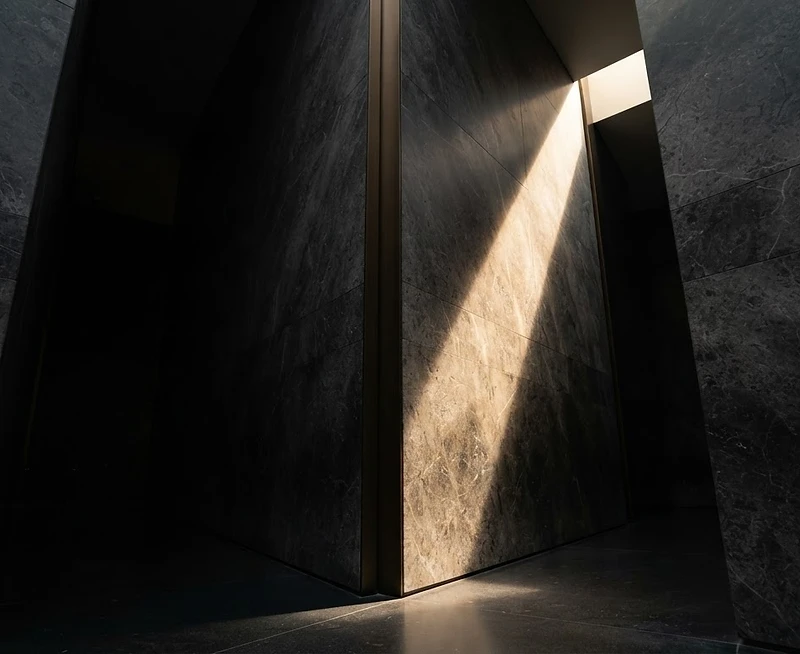 Monolithic courthouse architecture in chiaroscuro light