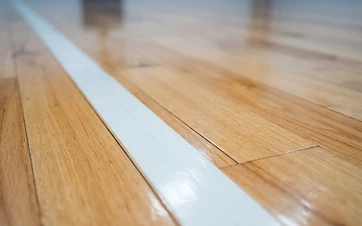 Quadra de basquete profissional em piso de madeira ou modular construída pela JV Quadras em São Paulo