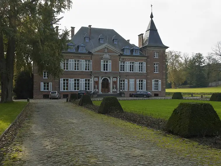Kasteel van Huldenberg, een historisch bakstenen kasteel met voortuin en oprijlaan, herkenningspunt voor een EPC-keuring in Huldenberg