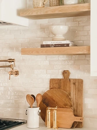 Open Shelving & Pot Filler