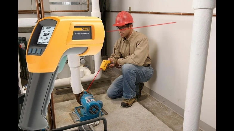 High temperature, long distance IR thermometer
